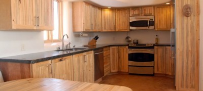 Comment faire une cuisine à partir d'une planche de meuble