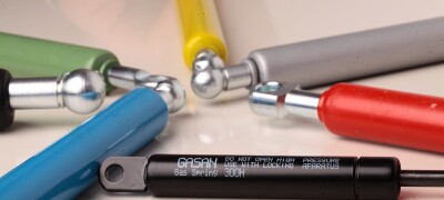 Instructions et caractéristiques de fixation d'un élévateur à gaz pour meubles
