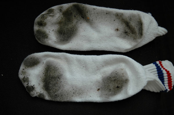 Comment laver les chaussettes blanches est une question qui préoccupe de nombreux amateurs de choses pures et légères.