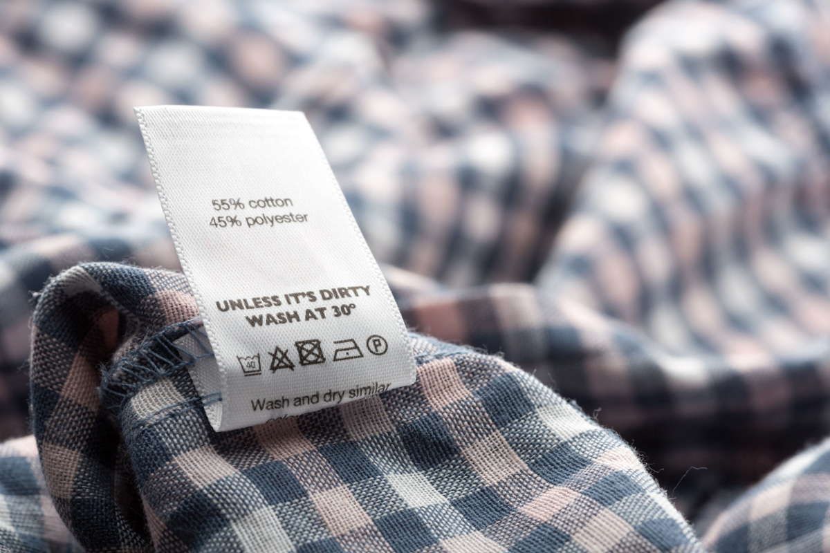 étiquettes de vêtements