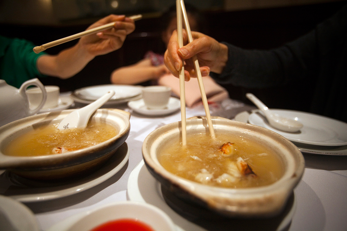 how to eat soup with chopsticks