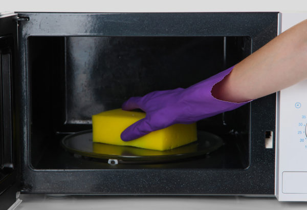 Comment nettoyer le micro-ondes à la maison ?