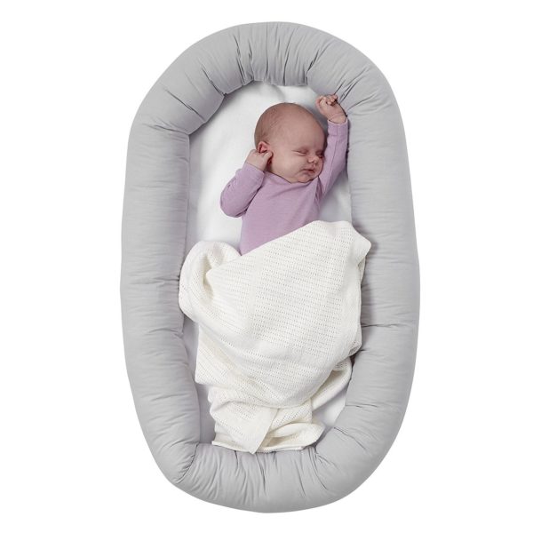 Selon les orthopédistes, le cocon est l'un des dispositifs les plus merveilleux pour les bébés dans les premiers mois de la vie.