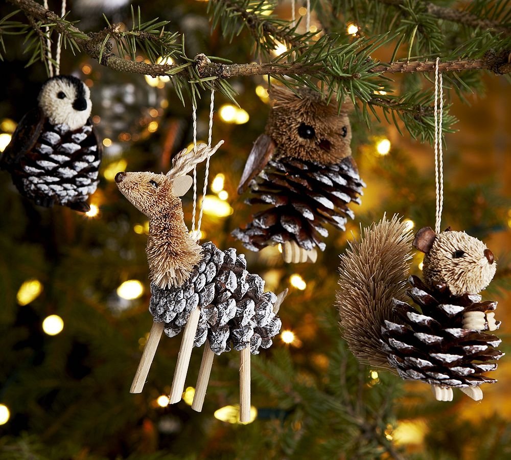 décor de noël de cônes