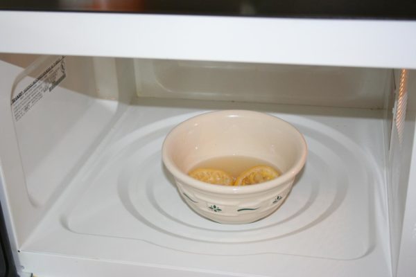 Si l'acide citrique n'est pas à portée de main, le jus de citron dans la quantité de deux cuillères à soupe pressé de deux moitiés de citron peut être remplacé