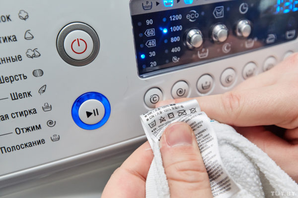 Pour comprendre comment laver les chaussettes blanches, lors de l'achat, vous devez vous familiariser avec les informations qui se trouvent sur l'étiquette.