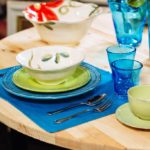 ajuste de la mesa para el desayuno