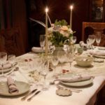 ajuste de la mesa para la cena