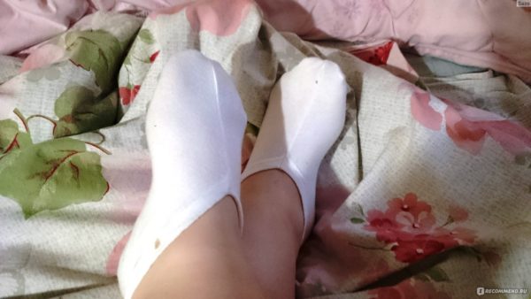 Il est toujours bon de savoir qu'à la maison, il y a quelque chose à portée de main qui vous aidera à vous débarrasser rapidement et efficacement de la saleté et à remettre vos chaussettes dans leur état de propreté antérieur.