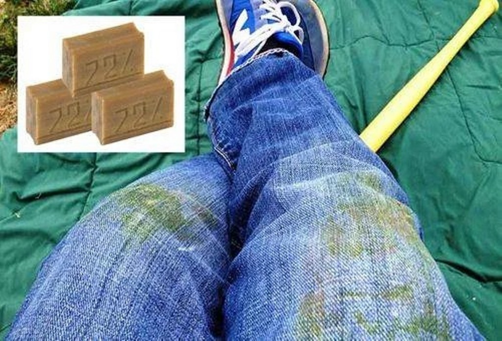 macchie d'erba sui jeans