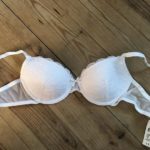soutien-gorge blanc lavé