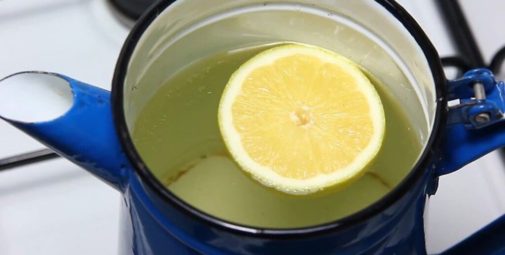 nettoyer la bouilloire avec du citron