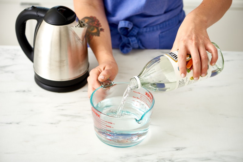 nettoyer la bouilloire avec du vinaigre