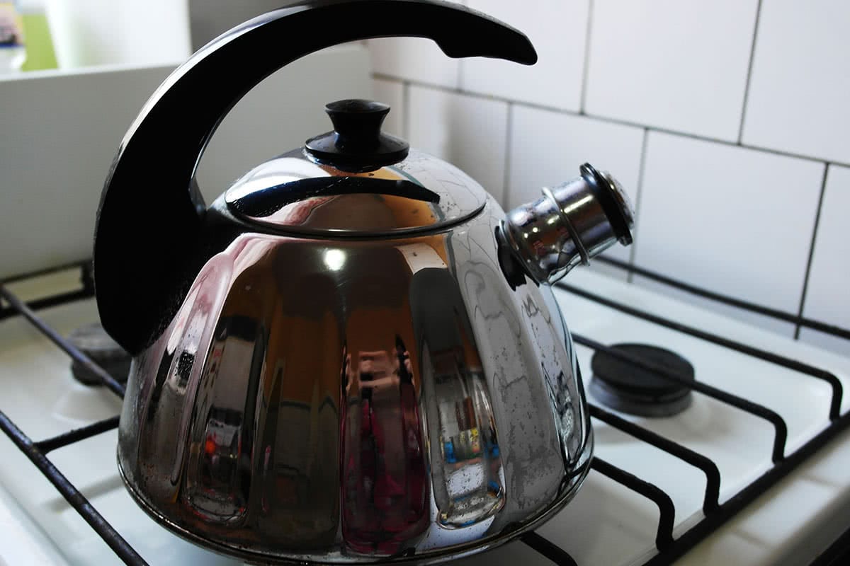 bouilloire propre dans la cuisine