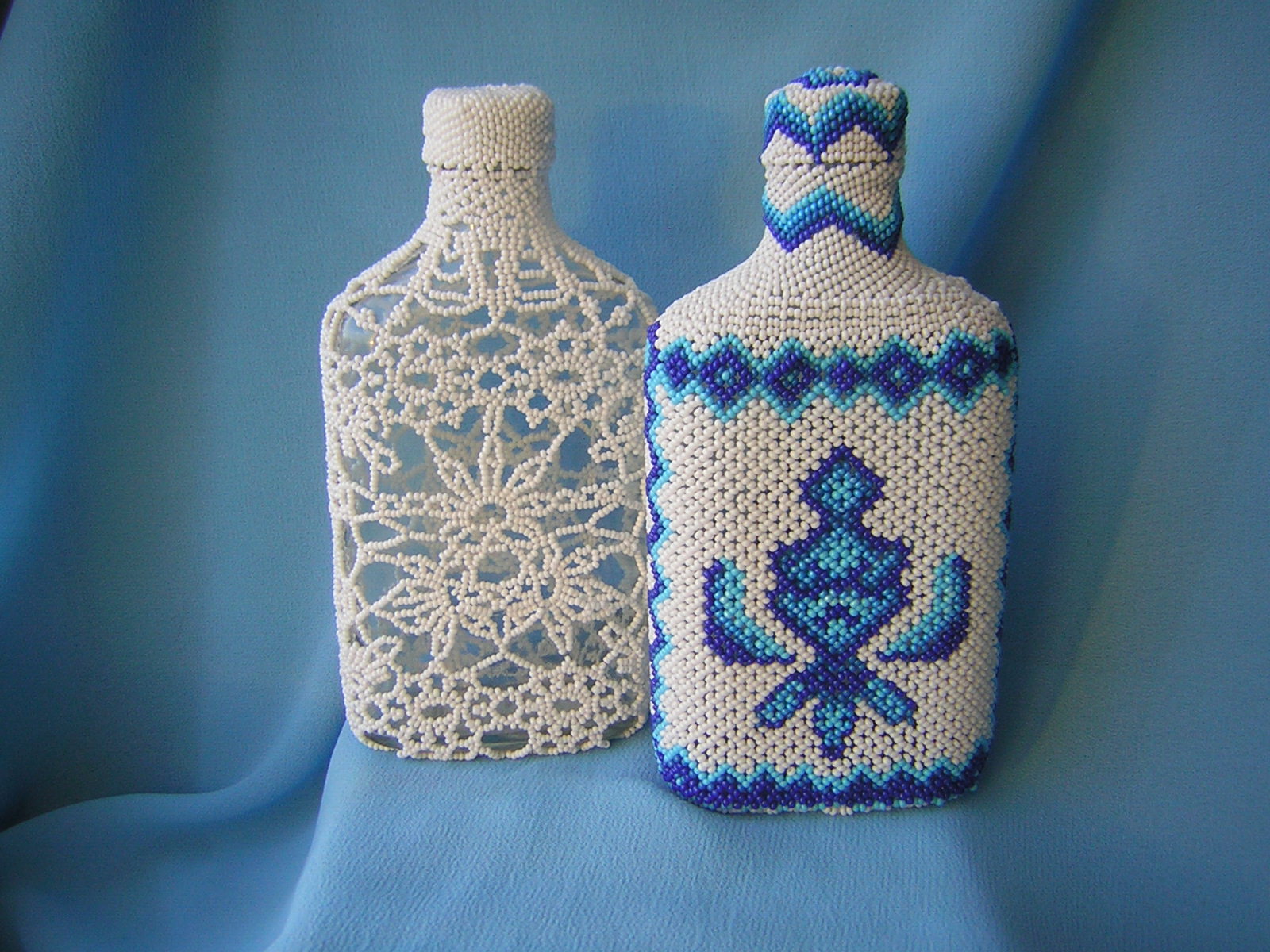 décor de bouteilles avec des perles