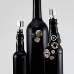 décor de bouteilles en noir