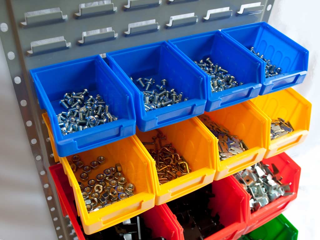 Plastikbehälter für Waren im Laden