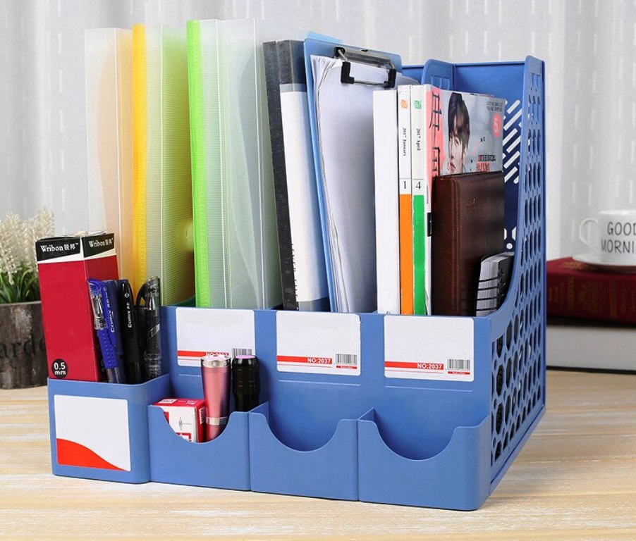 Plastikbehälter fürs Büro