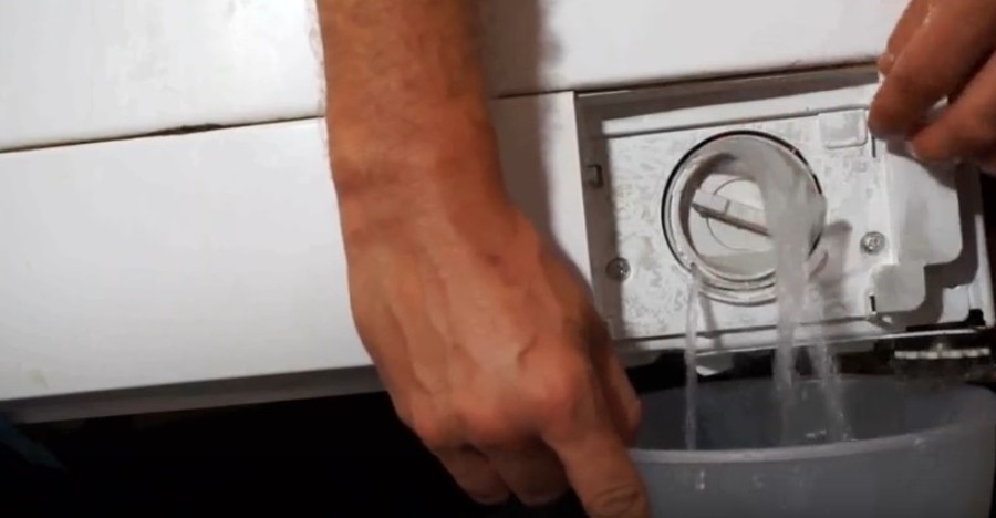 a máquina não esgota água