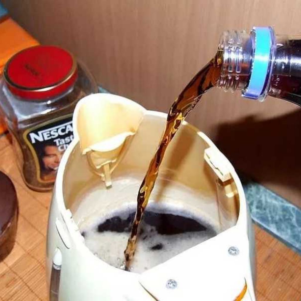 nettoyer la bouilloire avec du soda