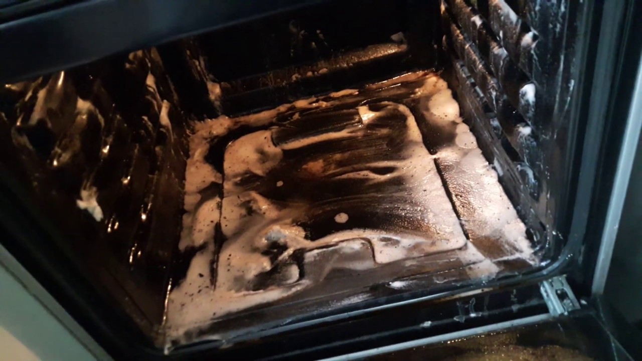 Backofen mit Seife reinigen