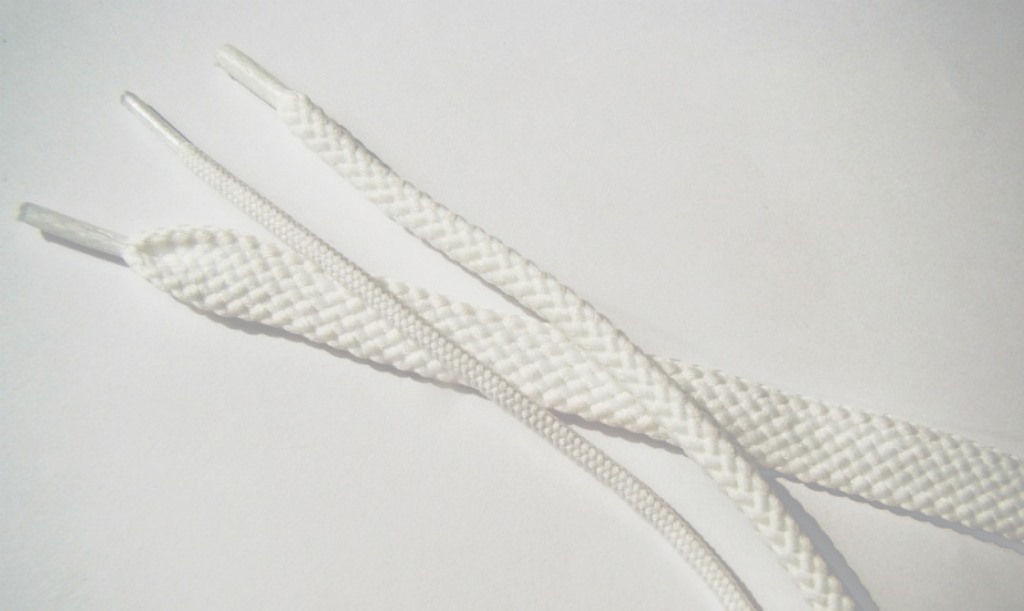 lacets blancs