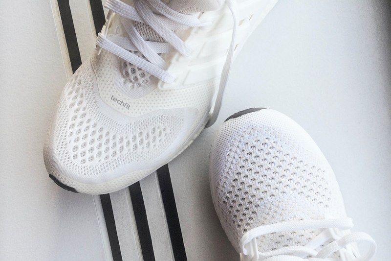 baskets blanches en textile