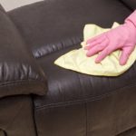 leren bank schoonmaken