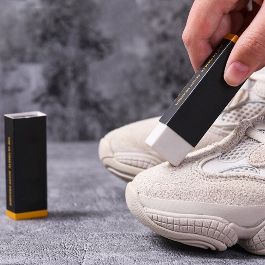 nettoyer les baskets avec une gomme
