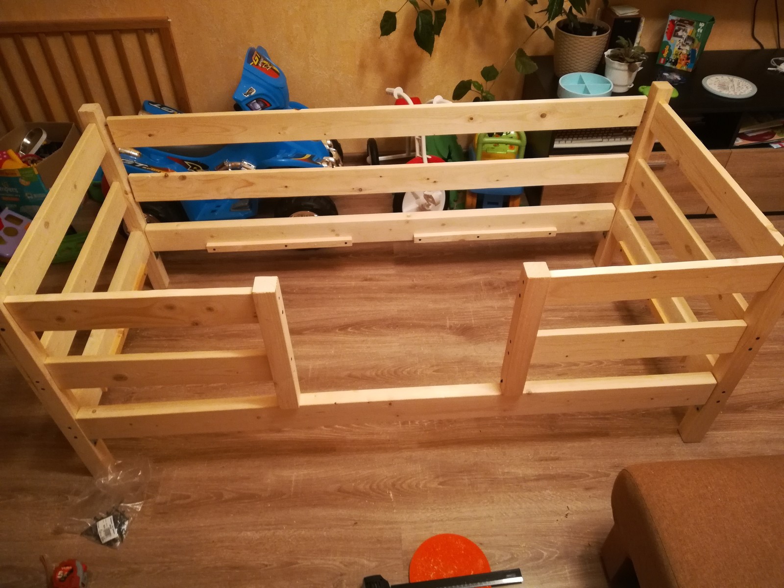 DIY เตียงเด็ก
