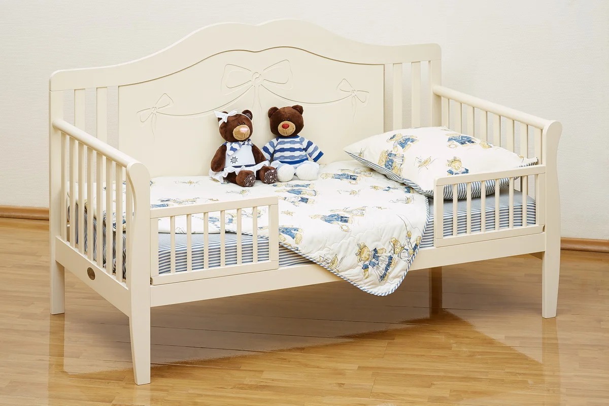 lit bébé avec tour de lit à partir de 2 ans