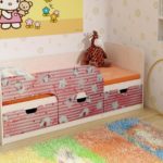 lits d'enfants avec pare-chocs à partir de 2 ans décor photo