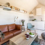 canapés dans les tons gris-brun intérieur