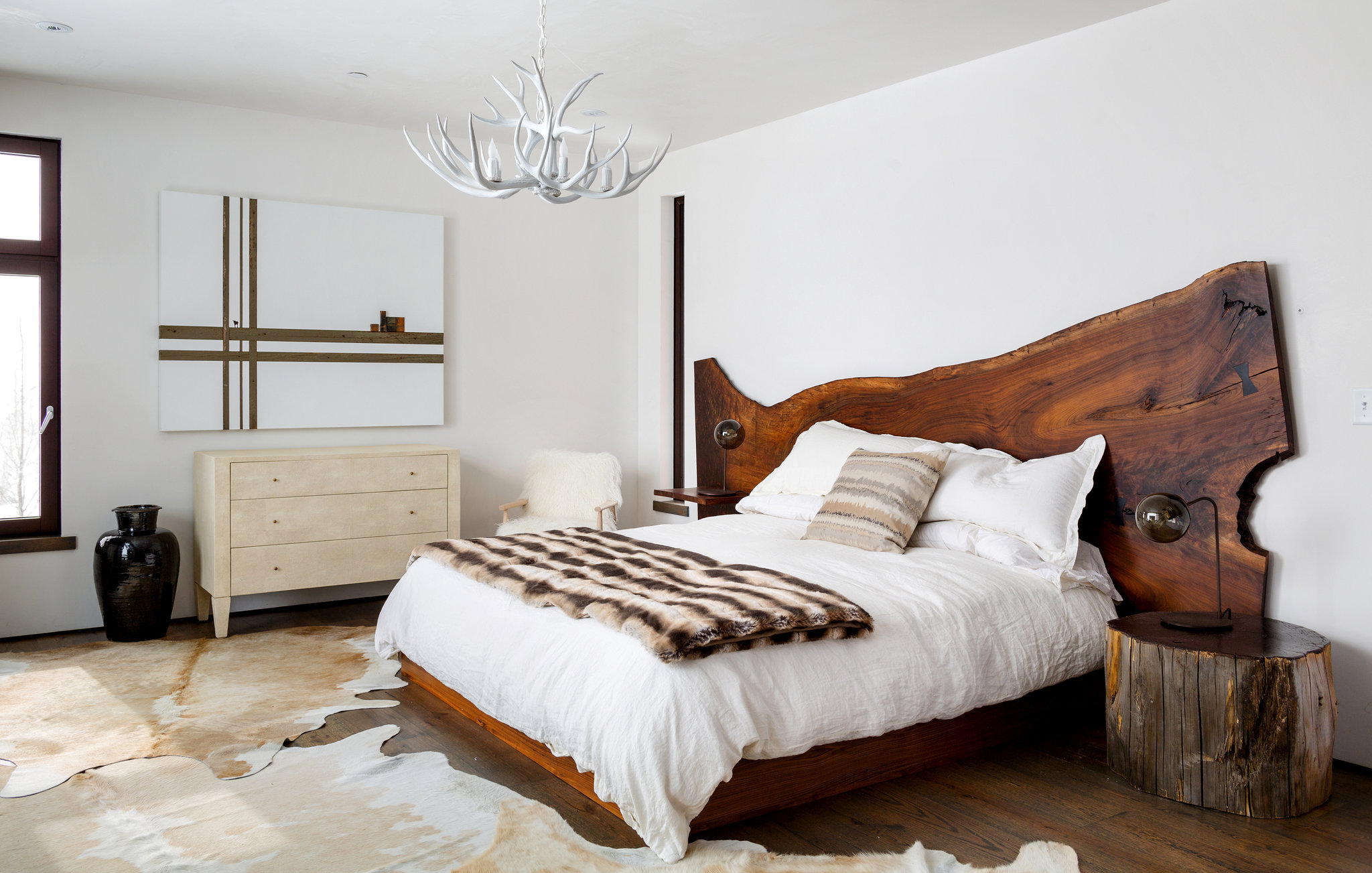 décoration de lit double en bois massif