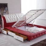 Doppelbett mit anhebenden Schubladen