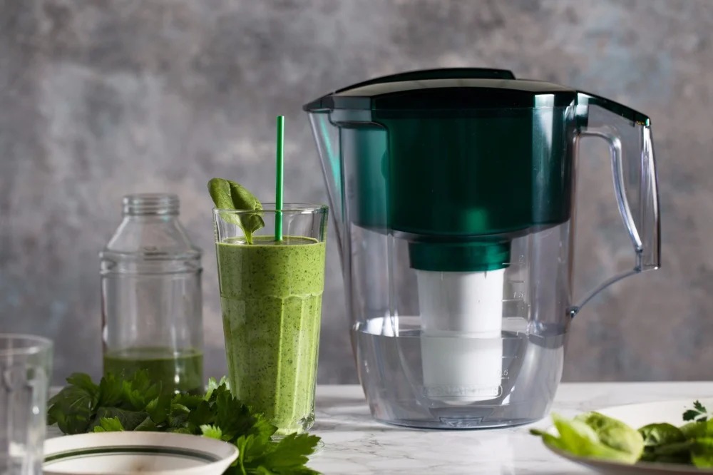carafe filtrante dans la cuisine