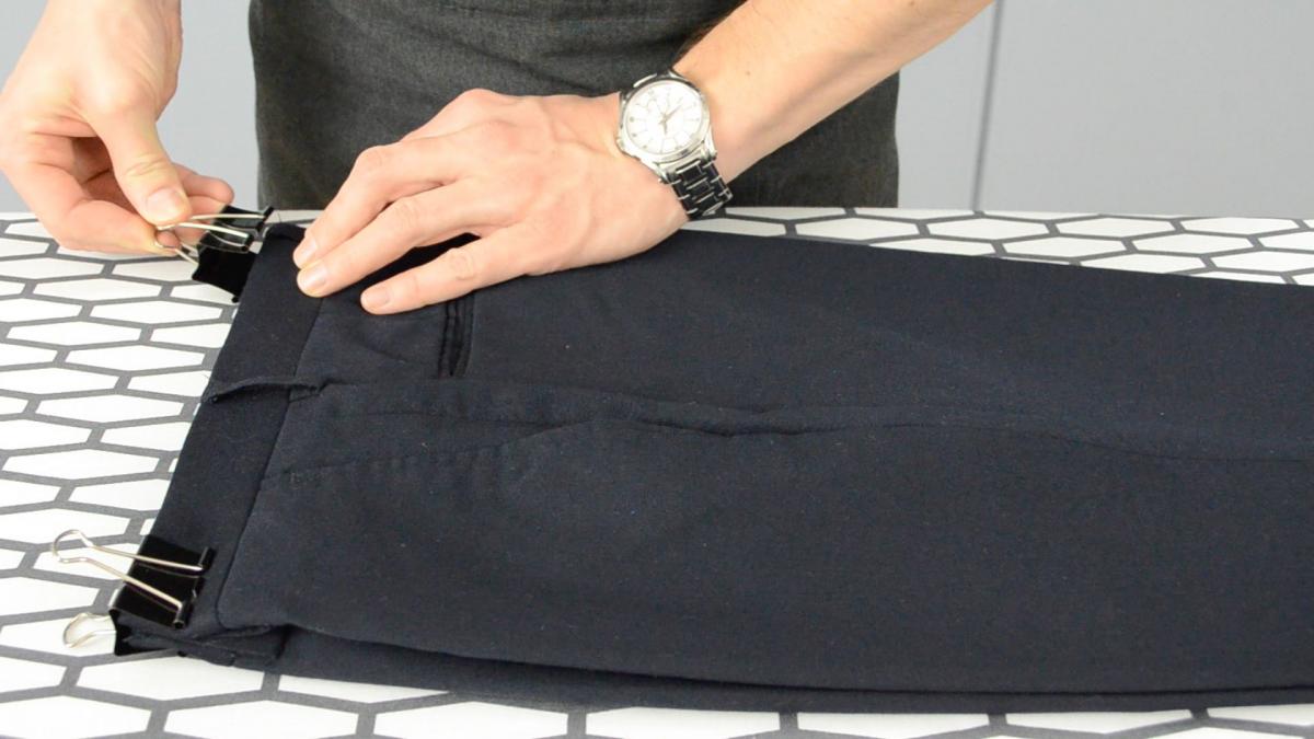 cómo planchar pantalones con flechas