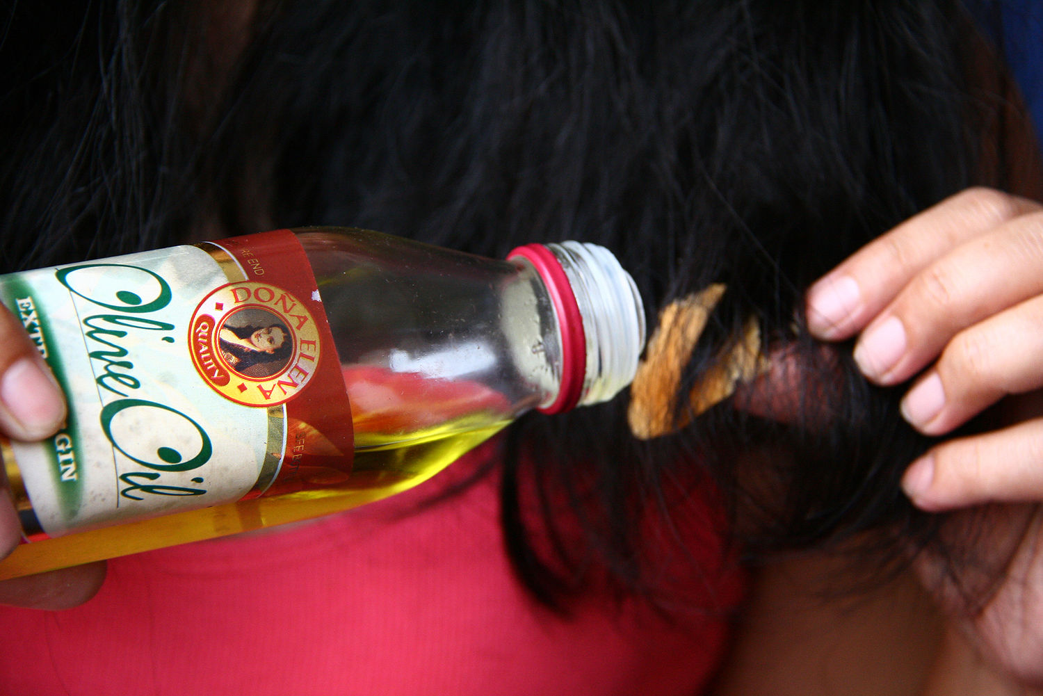 como remover chiclete do cabelo com azeite de oliva