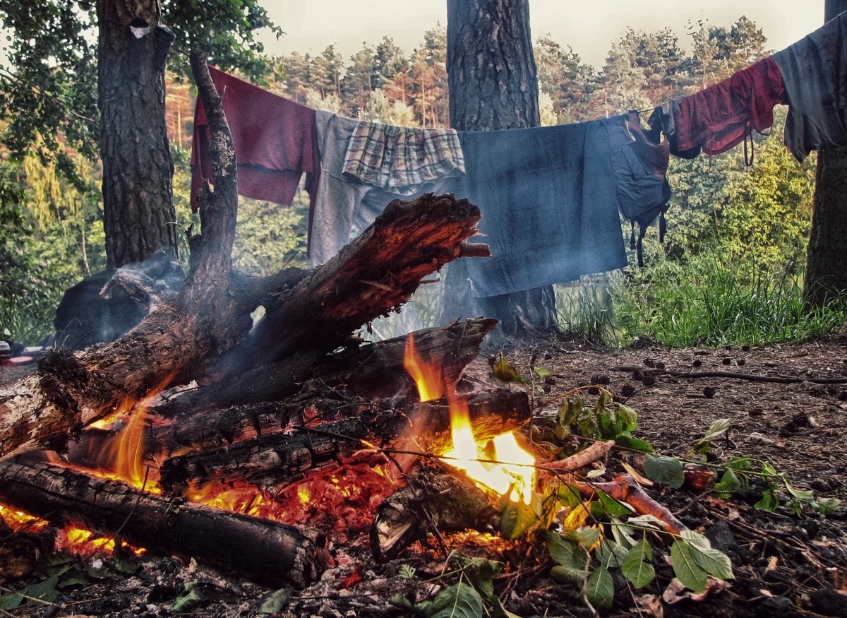 comment faire sécher des vêtements au feu