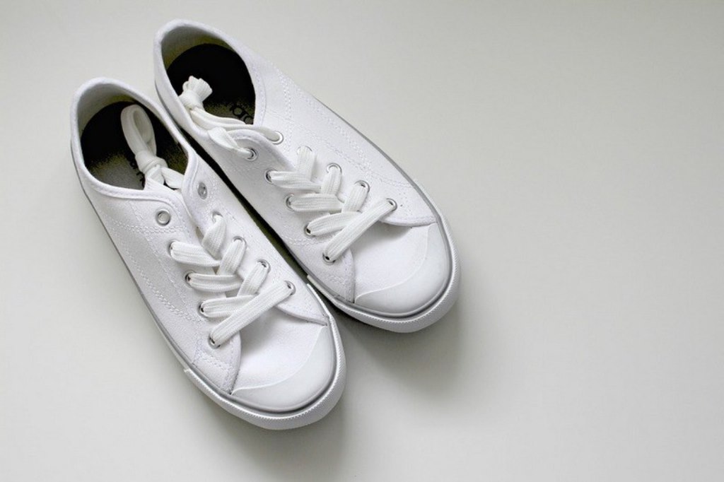 comment laver des baskets blanches