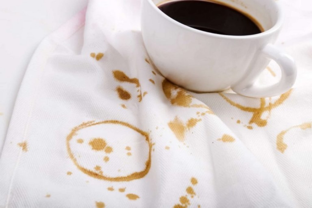 café sur les vêtements