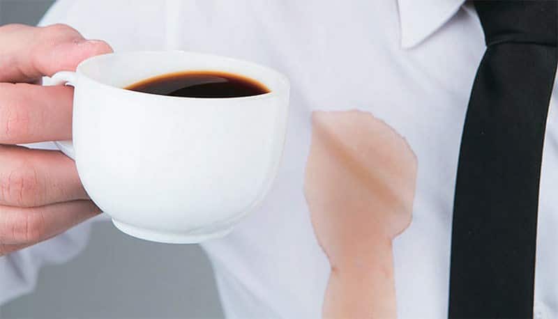 café sur la chemise
