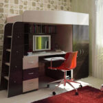 pat mansardat cu interior zona de lucru
