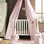 lit à baldaquin rose bébé