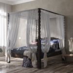 lit à baldaquin avec colonnes torsadées