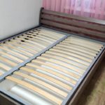 lit de levage en bois