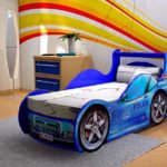 voiture à lit ouvert pour un garçon