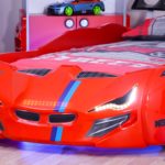 voiture-lit rouge pour garçon avec phares