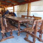 meubles anciens pour un restaurant