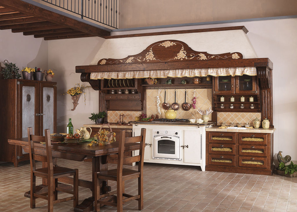 meuble ancien marron